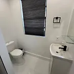Cozy Private Room, Near The Airport - Free Parking - 02