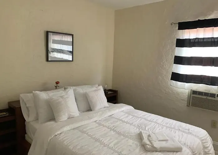 Cozy Private Room, Near The Airport - Free Parking - 02