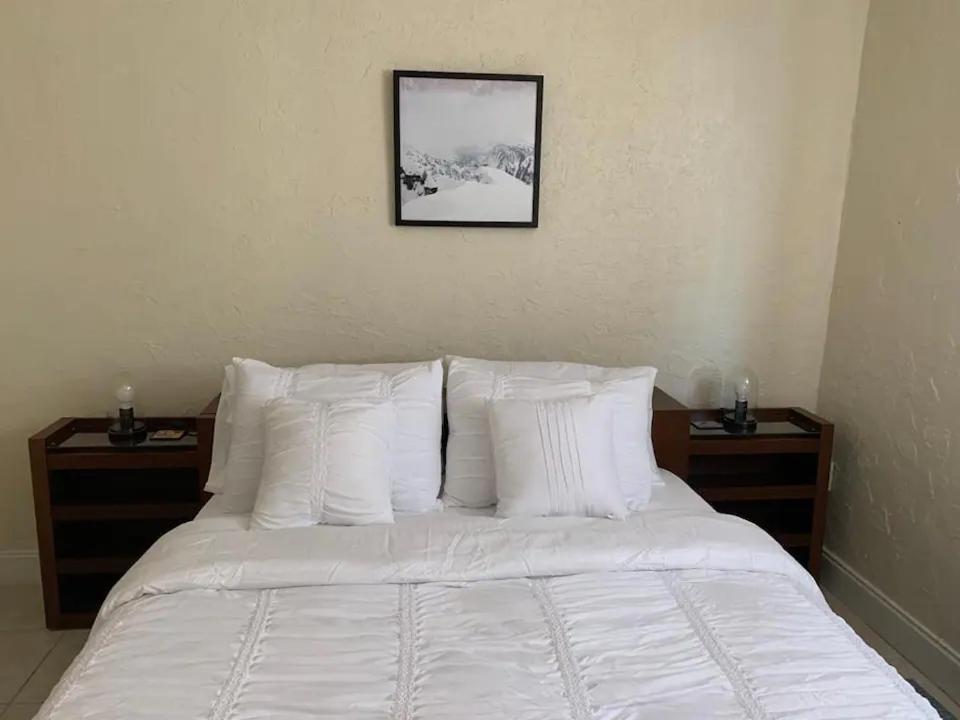Cozy Private Room, Near The Airport - Free Parking - 02 *