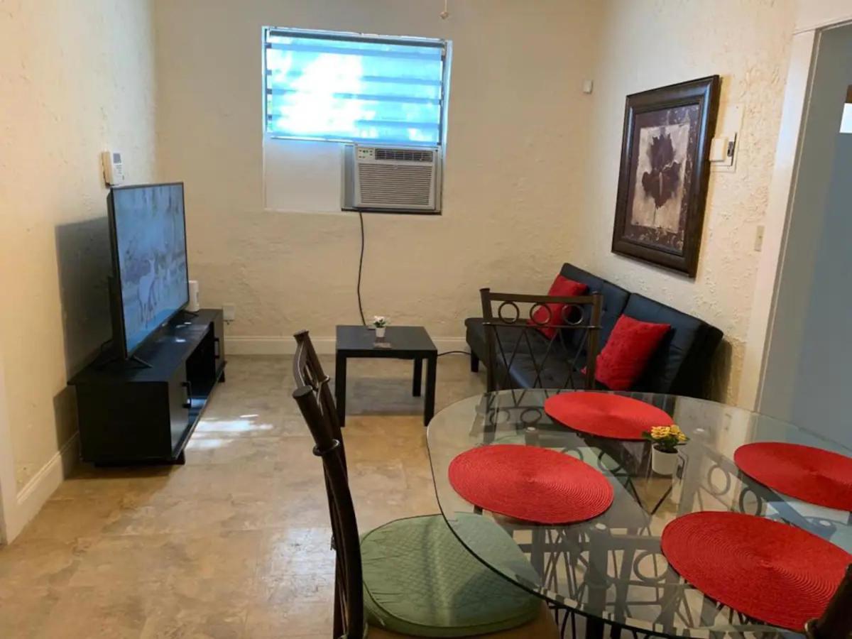 Homestay Cozy Private Room, Near The Airport - Free Parking - 02 Miami